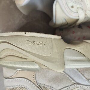 Milk Tea Color New Balance NB9060 Sneakers